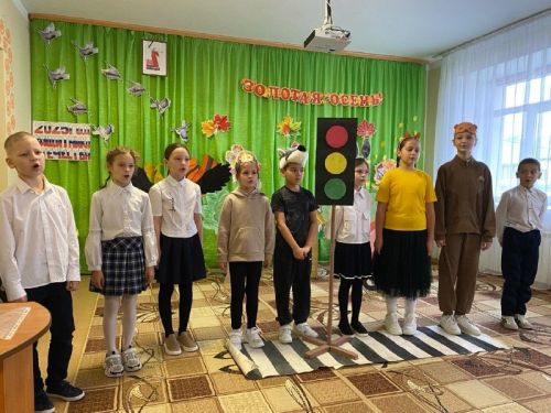 Аксубай 1нче мәктәбенең яшь юл хәрәкәте инспекторлары бакча яшендәге балаларны юл хәрәкәте кагыйдәләренә өйрәтте