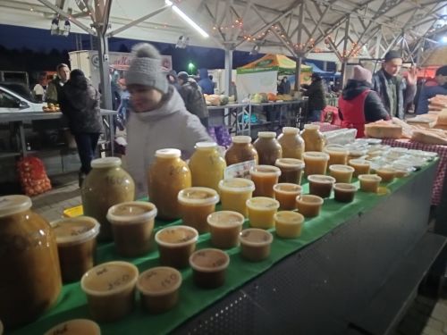 Аксубайлылар казанлыларны янә авыл хуҗалыгы продукциясе һәм концерт белән сөендерделәр