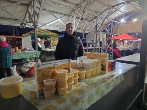 Аксубайлылар казанлыларны янә авыл хуҗалыгы продукциясе һәм концерт белән сөендерделәр