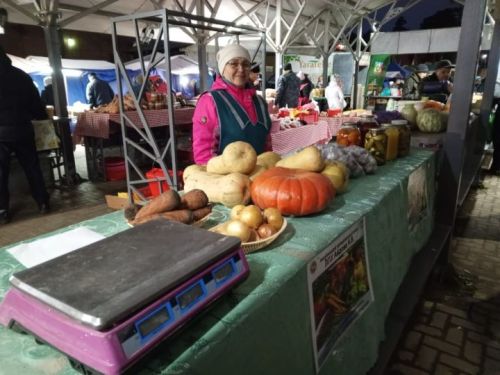 Аксубайлылар казанлыларны янә авыл хуҗалыгы продукциясе һәм концерт белән сөендерделәр