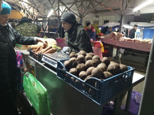 Аксубайлылар казанлыларны янә авыл хуҗалыгы продукциясе һәм концерт белән сөендерделәр