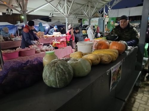 Аксубайлылар казанлыларны янә авыл хуҗалыгы продукциясе һәм концерт белән сөендерделәр