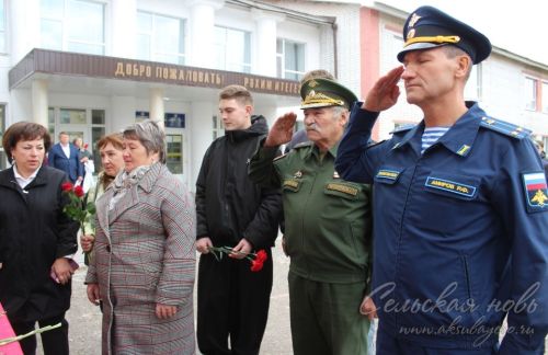 В Аксубаеве открыли мемориальную доску в память о Ниязе Хасанове
