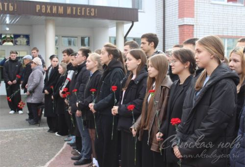 В Аксубаеве открыли мемориальную доску в память о Ниязе Хасанове