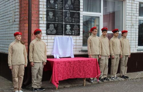 В Аксубаеве открыли мемориальную доску в память о Ниязе Хасанове