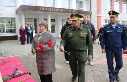 В Аксубаеве открыли мемориальную доску в память о Ниязе Хасанове