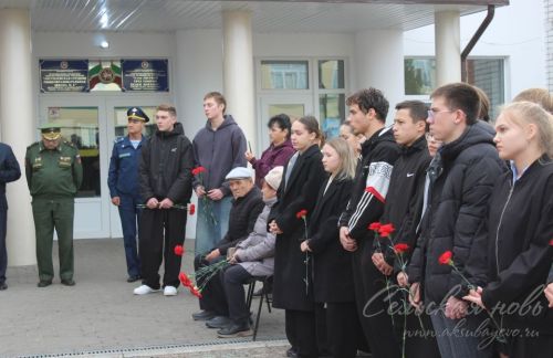 В Аксубаеве открыли мемориальную доску в память о Ниязе Хасанове