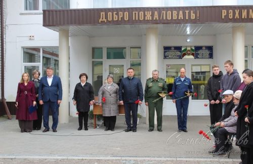 В Аксубаеве открыли мемориальную доску в память о Ниязе Хасанове