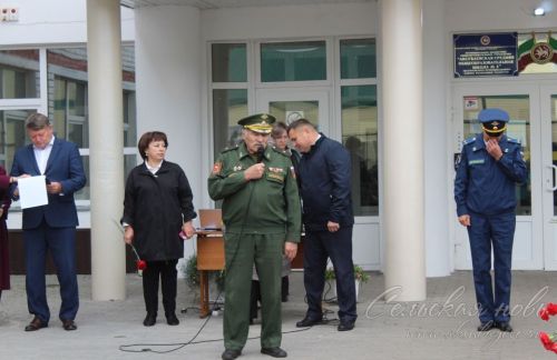 В Аксубаеве открыли мемориальную доску в память о Ниязе Хасанове