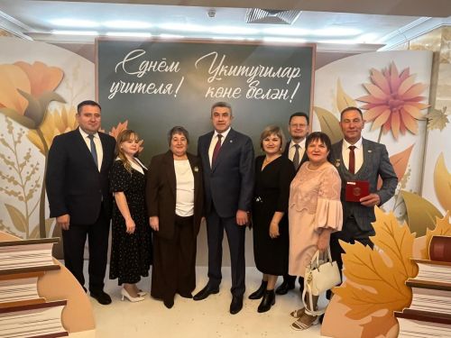День учителя в Татарстане: благодарность педагогам и признание заслуг преподавателя физкультуры Аксубаевского района