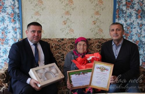 Аксубай ветераны колхозда да хезмәт куйган, мәктәптә дә балалар өчен уку шартлары тудырган