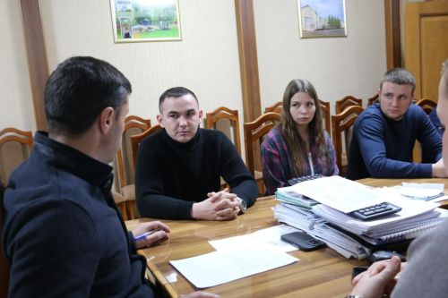 Аксубай районы башлыгы АПКның яшь хезмәткәрләре белән очрашты