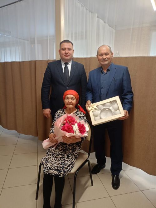 С теплом и уважением: в Аксубаевском районе поздравили ветерана с юбилеем
