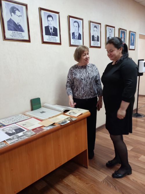 В Совете Аксубаевского района очередная выставка рассказала о Ривгате Хаметшине
