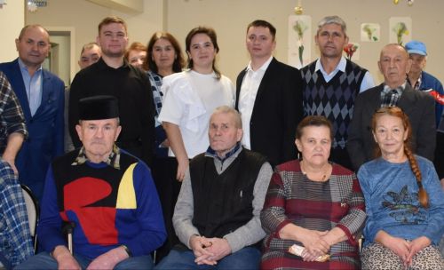 Подопечных Дома интерната в Аксубаевском районе порадовали концертом и подарками для быта