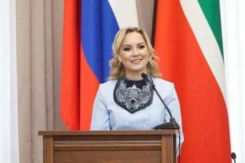 Эльвира Ахметова поздравила работников ЗАГС Татарстана с профессиональным праздником