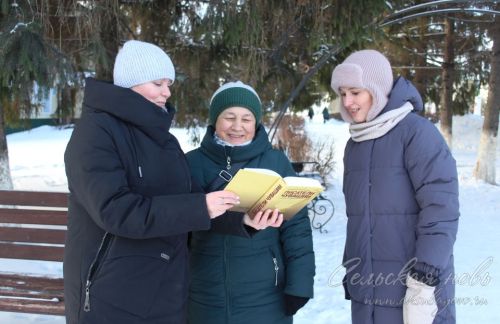 Новогодняя библиотечная акция прошла на центральной площади Аксубаева