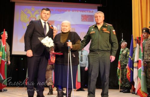 Кичә Ватан геройлары көненә багышланды