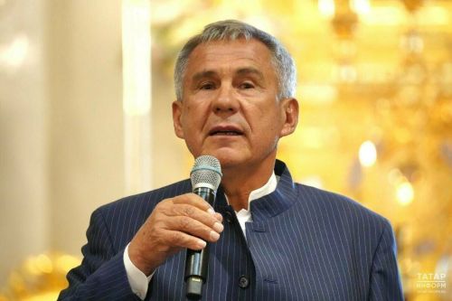 Рустам Минниханов поздравил жителей Татарстана с Днём Героев Отечества