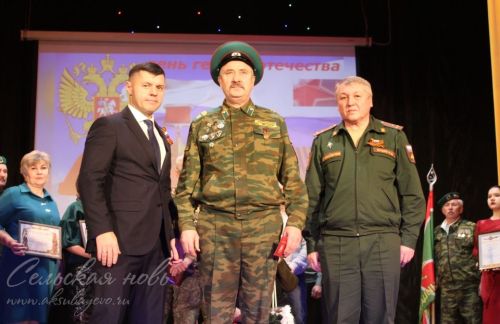 Кичә Ватан геройлары көненә багышланды