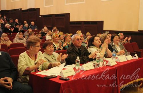 Аксубаевские вокалисты пели песни о солдатах Отчизны