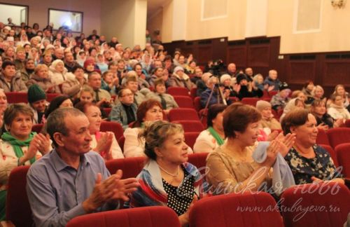 Аксубаевские вокалисты пели песни о солдатах Отчизны