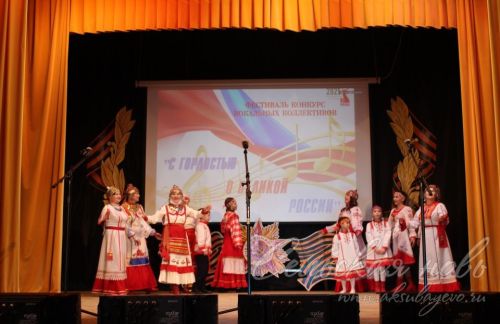 Аксубаевские вокалисты пели песни о солдатах Отчизны