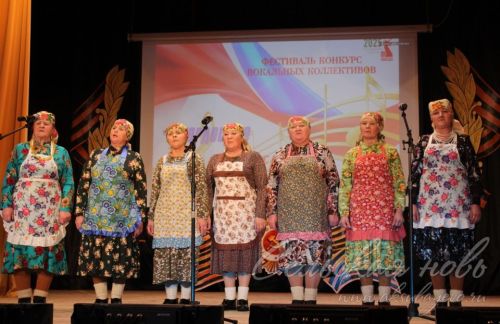 Аксубаевские вокалисты пели песни о солдатах Отчизны