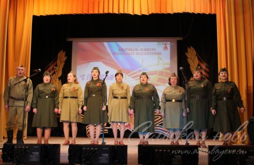 Аксубаевские вокалисты пели песни о солдатах Отчизны