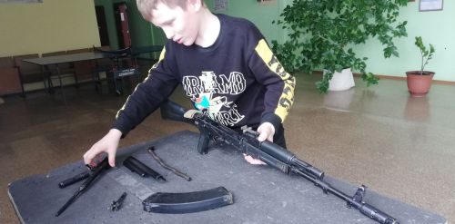 Год защитника Отечества в Новодемкинской основной школе открыли военно-спортивным соревнованием