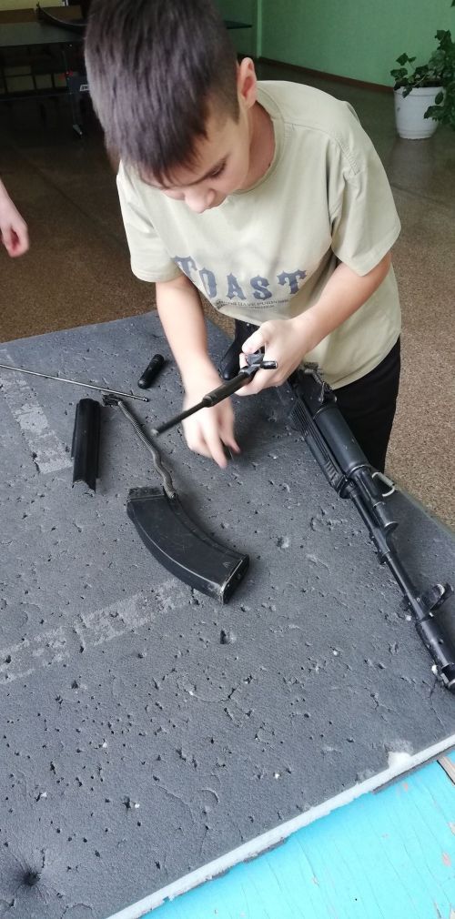 Год защитника Отечества в Новодемкинской основной школе открыли военно-спортивным соревнованием