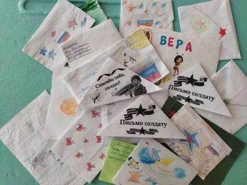 Аксубай мәктәпләре укучылары махсус хәрби операция бурычларын үтәүче сугышчы-якташларга теләктәшлек белдерделәр