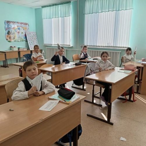 Аксубай мәктәпләре укучылары махсус хәрби операция бурычларын үтәүче сугышчы-якташларга теләктәшлек белдерделәр