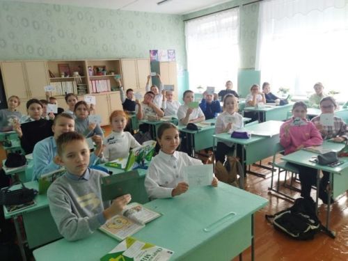 Аксубай мәктәпләре укучылары махсус хәрби операция бурычларын үтәүче сугышчы-якташларга теләктәшлек белдерделәр
