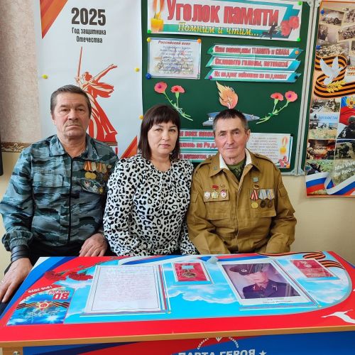 В сельской школе появилась Парта Героя