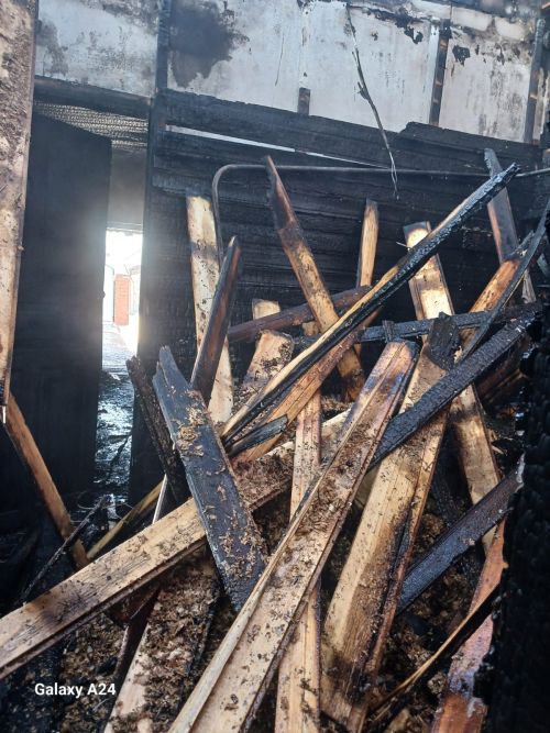 В Аксубаевском районе пожар повредил баню и дом: хозяйка получила ожоги