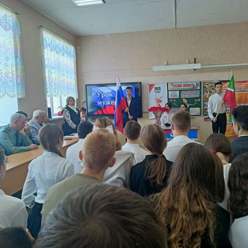 В сельской школе появилась Парта Героя