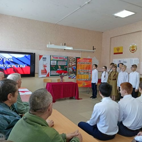 В сельской школе появилась Парта Героя