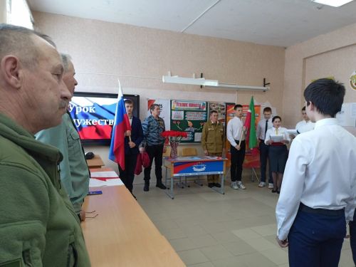 В сельской школе появилась Парта Героя