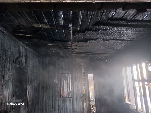 В Аксубаевском районе пожар повредил баню и дом: хозяйка получила ожоги