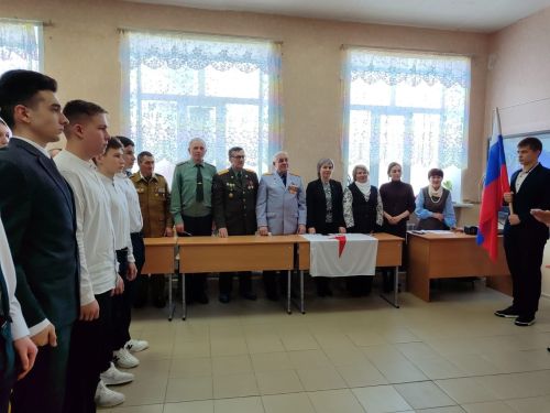 В сельской школе появилась Парта Героя