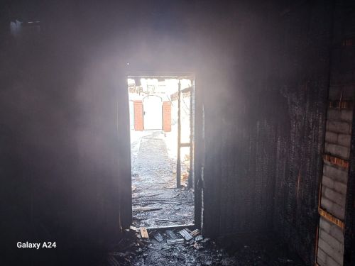 В Аксубаевском районе пожар повредил баню и дом: хозяйка получила ожоги