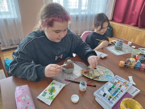 Аксубай укучылары әтиләренә балчыктан эшләнмәләр бүләк иттеләр