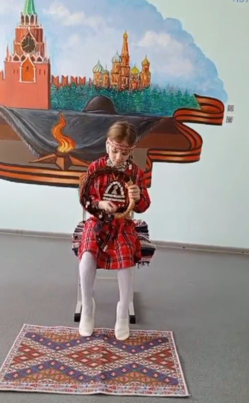 Аксубай мәктәбендә үткәрелгән бәйгедә өч телдә шигырьләр укыдылар
