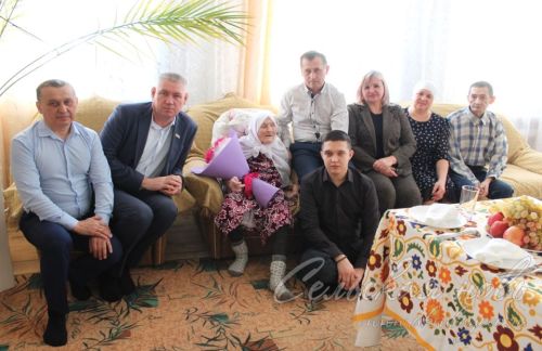 Аксубаевской труженице агропромышленного комплекса поздравление с 90-летием адресовал Марат Зяббаров