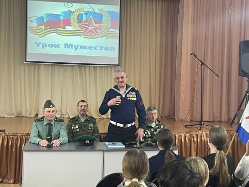 Аксубаевские воины-ветераны рассказали школьникам об армии