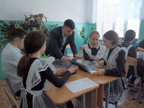 В.Ф. Тарасов исемендәге Иске Мокшино мәктәбендә район җитәкчесе белән очрашу булды
