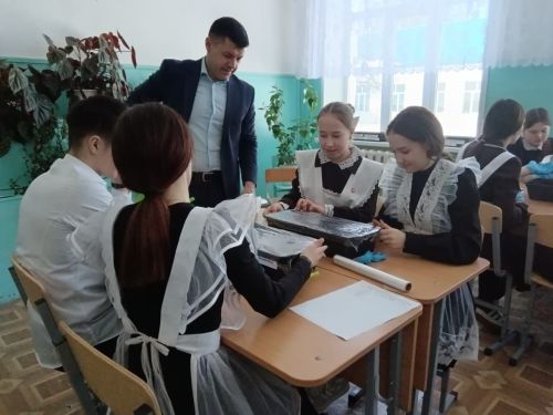 В.Ф. Тарасов исемендәге Иске Мокшино мәктәбендә район җитәкчесе белән очрашу булды