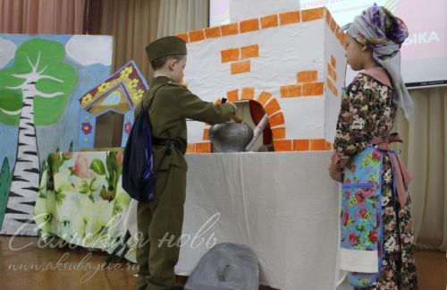Рус телендә мәктәп студияләренең театр сәнгате һәм шигырь укучылар бәйгесе узды