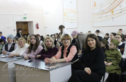 Рус телендә мәктәп студияләренең театр сәнгате һәм шигырь укучылар бәйгесе узды